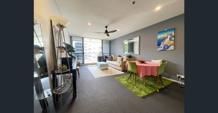 Stunning Split-Level Apartment | Green Square | 2km to CBD - Photo 3