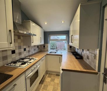 3 bedroom semi-detached house to rent - Photo 6