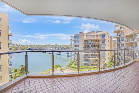 Absolute Waterfront, Renovated, North Facing, Sun-Kissed, Resort Style Luxury Two (2) Bedroom Apartment With Breath Taking Harbour And Water View - Photo 2