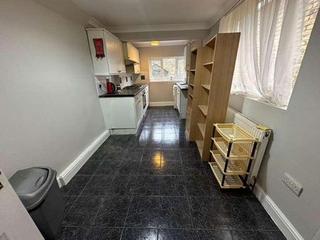 Napier Road, Leytonstone, E11 - Photo 3