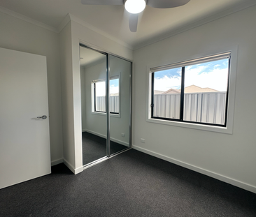 5 Vincira Crescent, Paralowie SA 5108 - House For Rent | Domain - Photo 4