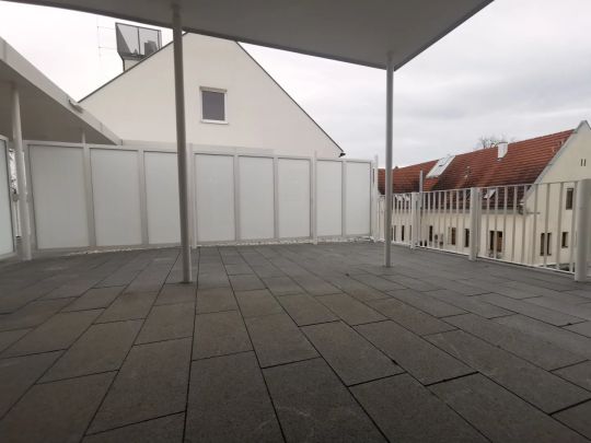 Neubau - Wunderschöne 3 Zimmer-Wohnung mit großzügiger Terrasse - Photo 1