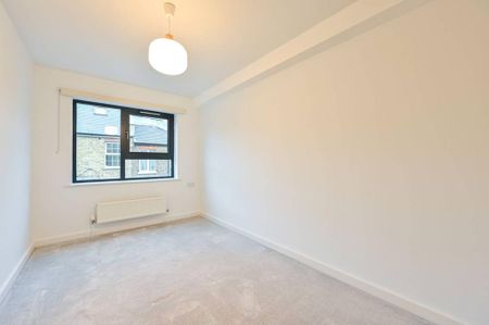 4 bedroom terraced house to rent - Photo 5