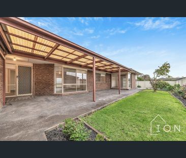 13 Cardiff Grove, Cranbourne East, Vic 3977 - Photo 2