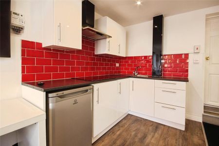 Maisonette to rent - Photo 3