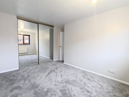 4 bedroom detached house to rent - Photo 3