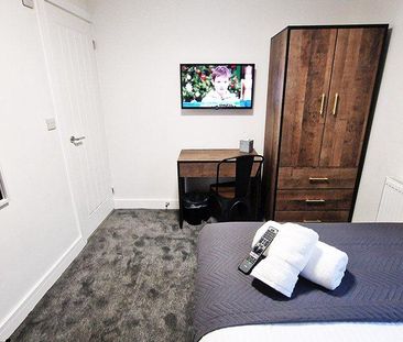 1 bedroom in a house share to rent - Photo 2