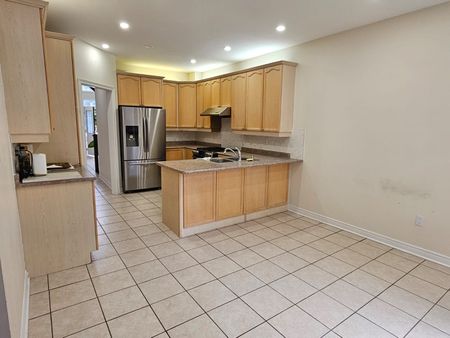 For Lease - 7 Trailside Walk, Brampton, Ontario - Photo 3