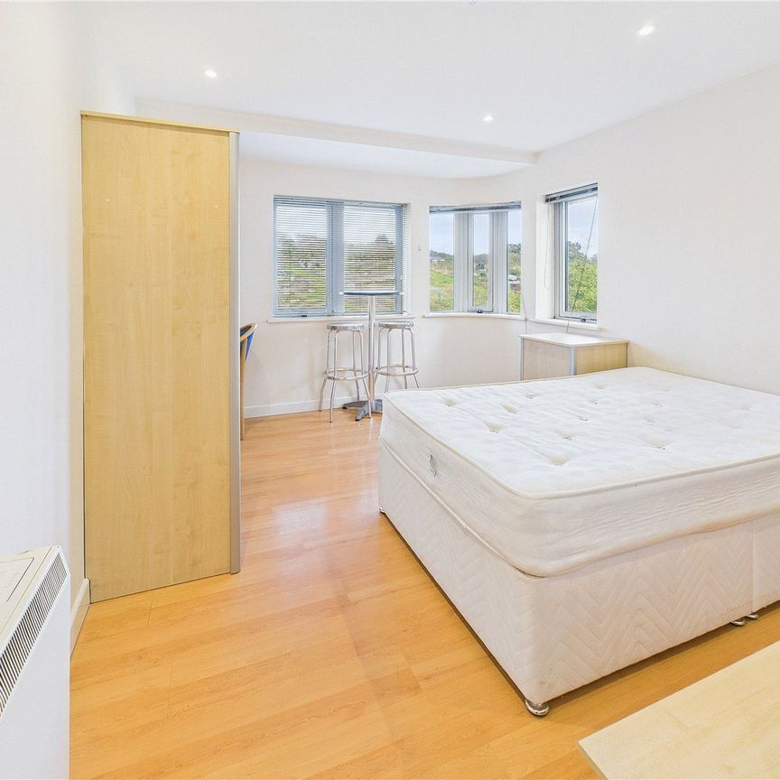 Central Park Towers, 28 Central Park Avenue, Plymouth, Devon, PL4 - Photo 1