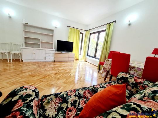 Casa amenajata cu stil, acces auto, curte, terase, zona Star - Fotografie 1