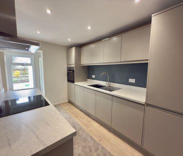 2 bedroom semi-detached house to rent - Photo 6