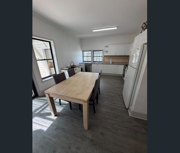 🏠 Stylish & Comfortable Furnished 4-Bedroom Home – Birmingham Gardens - Photo 6