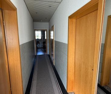 Erdgeschosswohnung mit tollem Blick und großem Bauerngarten - Photo 1