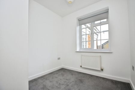 Flat to rent - Tweedy Road, Bromley, BR1 - Photo 5