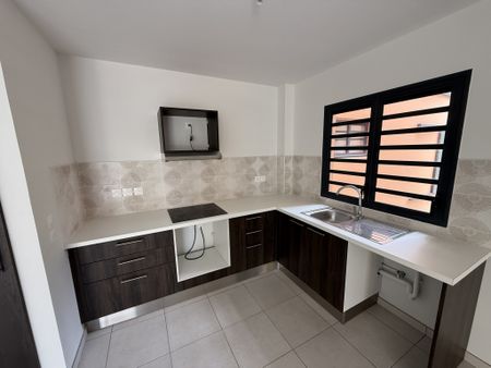 Location Appartement 3 pièces 68m² ST DENIS 97490 - Photo 5