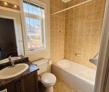 For Lease - 676 Baldwin Crescent, Woodstock, Ontario - Photo 2