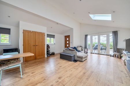 Churt Road Churt, Farnham - 1 bedroomProperty for lettings - Seymours - Photo 3