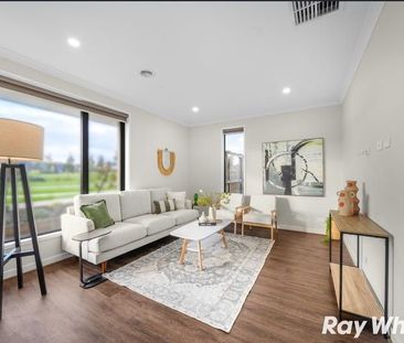 Modern, Spacious & Bright Family Home! - Photo 5