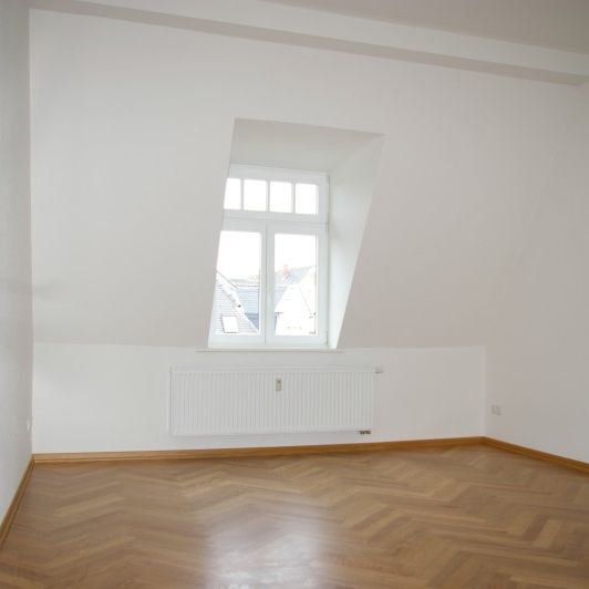 Sanierte Altbauwohnung im Dachgeschoss mit Loggia !! - Photo 1