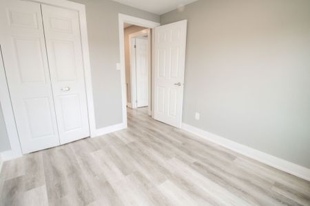 SPACIOUS 3 BEDROOM APARTMENT IN ST. CATHARINES!! - Photo 3