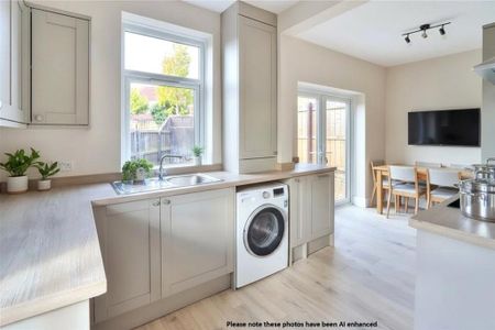 3 bedroom semi-detached house to rent - Photo 5