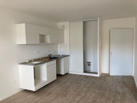 Location Appartement 2 pièces 39m² CORMELLES LE ROYAL 14123 - Photo 2