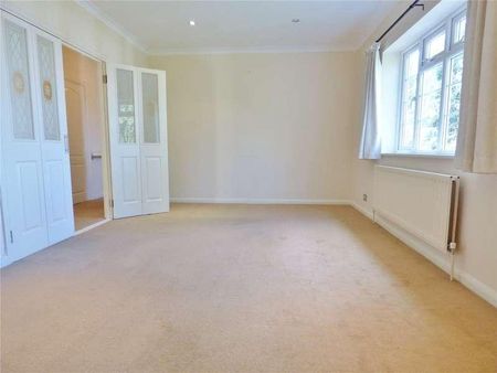 Arlington Lodge, Monument Hill, Weybridge, Surrey, KT13 - Photo 3