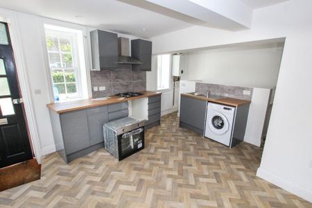 2 bedroom terraced house to rent - Photo 4