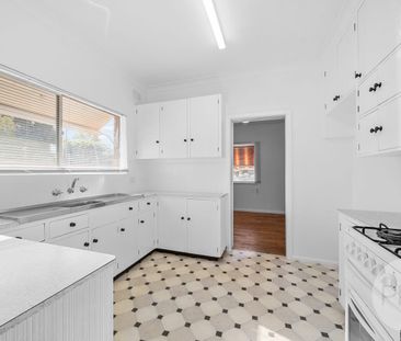 42 Nixon Crescent, Tolland NSW 2650 - Photo 4