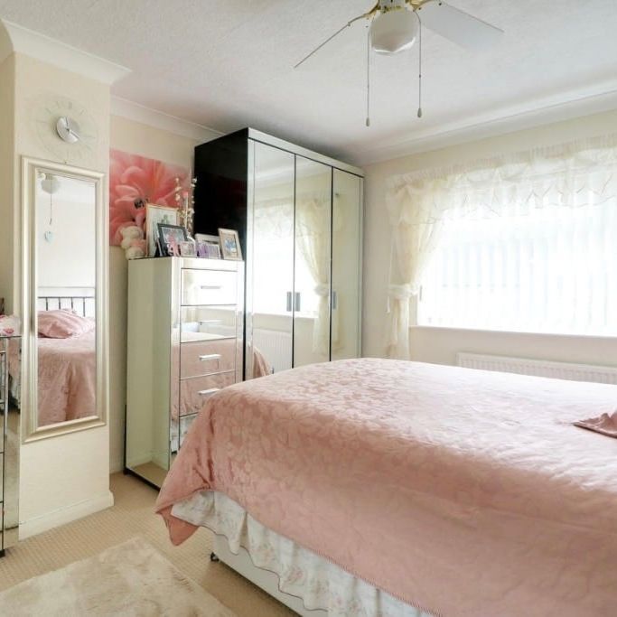 3 Bed Semi-Detached House, Eastglade Road, NG5 - Photo 1