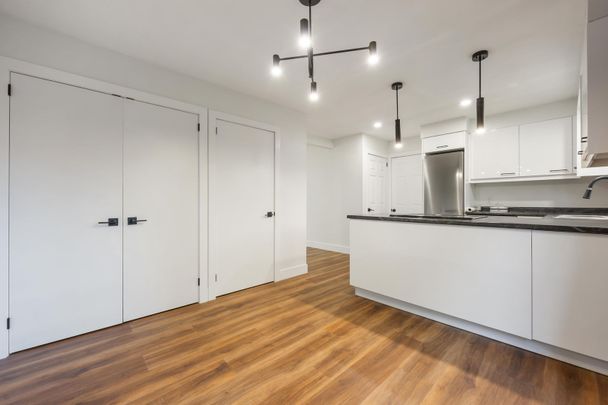 Freshly Updated 3 Bedroom Townhouse! - Photo 1