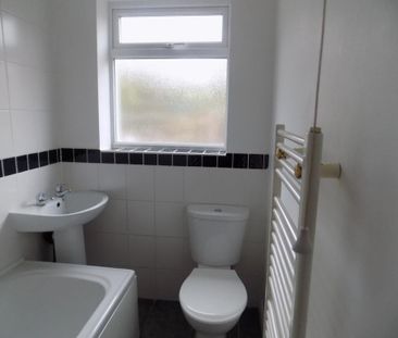 3 bedroom terraced house to rent - Photo 6