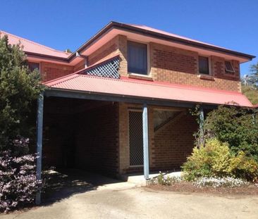 TWO STOREY TOWNHOUSE! - Photo 1