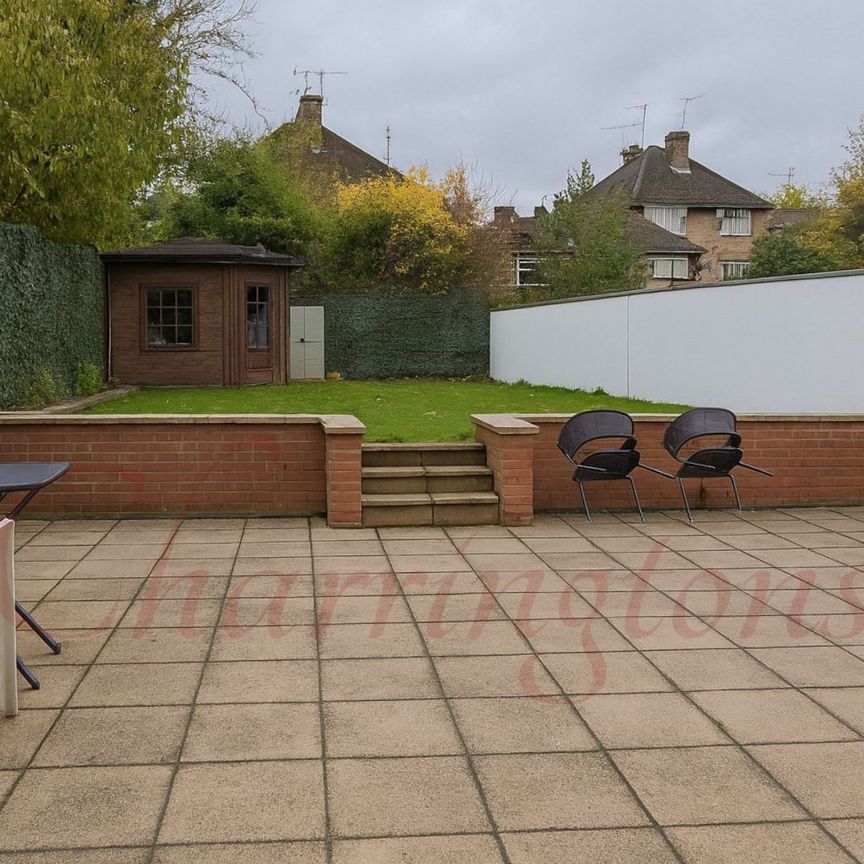 SPACIOUS 5 BEDROOM SEMI-DETACHED HMO AVAILABLE FOR COMPANY LET - Photo 1