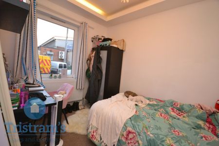 4 bed Semi-Detached House for Rent - Photo 5