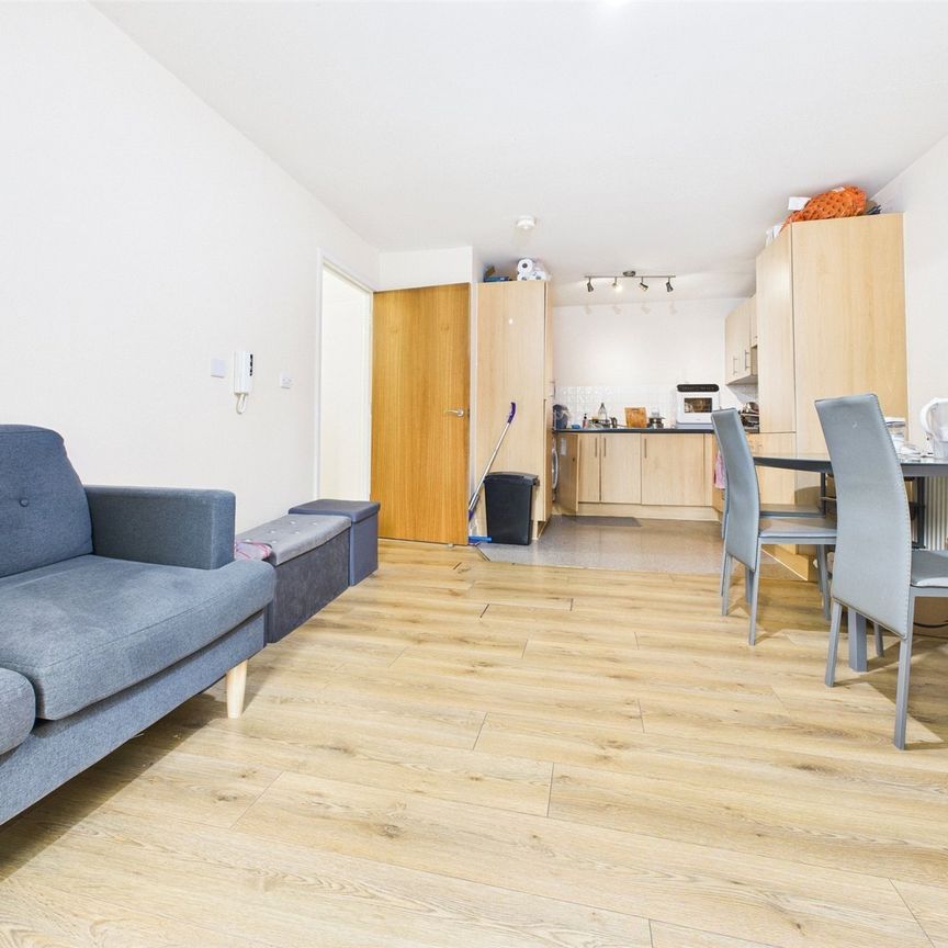 Academy Place, Isleworth, Middlesex, TW7 - Photo 1