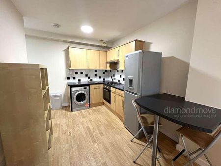 Staines Road, Hounslow, TW4 - Photo 2