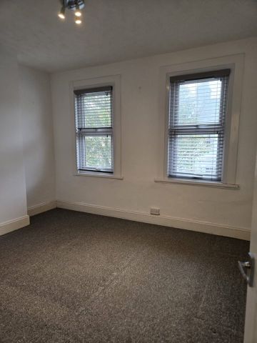 2 Bed Terraced House, Tennyson Road, E15 - Photo 4