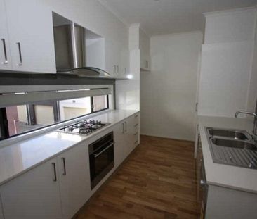 Modern Three Bedroom Home in Craigieburn - Photo 5