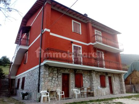 Villa plurifamiliare Località Poggio Primocaso, Poggio Primocaso, Cascia - Photo 2