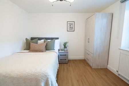 4 bedroom apartment to rent - Photo 3