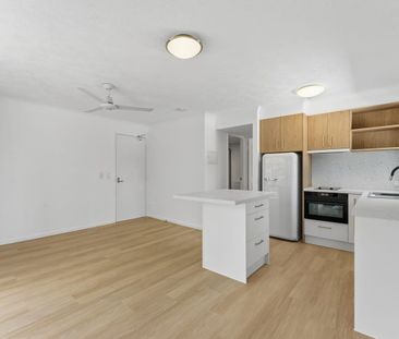 Renovated 1 Bedroom Apartment in Prime Surfers Location - Photo 4