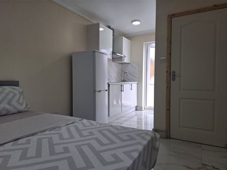 Studio Flat, Kenneth Road, LU2 - Photo 5