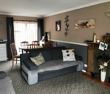Fairfax Crescent, Aylesbury - Photo 2