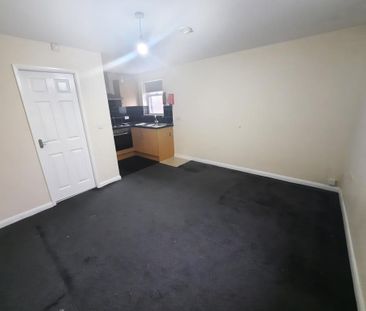 Studio Flat, Holborn St, OL11 - Photo 1