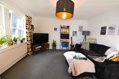 2 bedroom Flat in Flat 4, Leeds - Photo 2