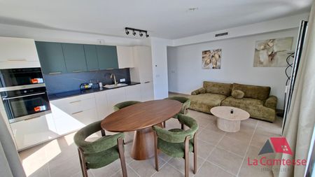 Location Appartement 3 pièces 60m² MARSEILLE 8ème - Photo 2