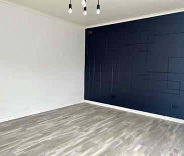 Spacious Three Bedroom Home - Photo 4