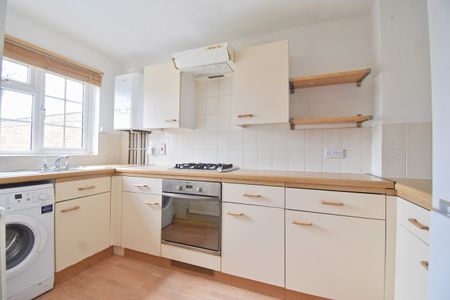 Shaw Drive, Walton-on-Thames, KT12 - Photo 2