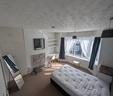 8 bedroom house of multiple occupation to rent - Photo 6